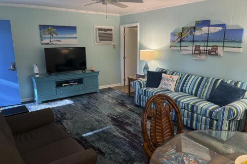 Emerald Isle House | The Stanley Cottage (Downstairs)