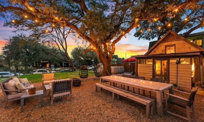 Bouldin House | The Stanley | SoCo Estate + Pool + Pet OK