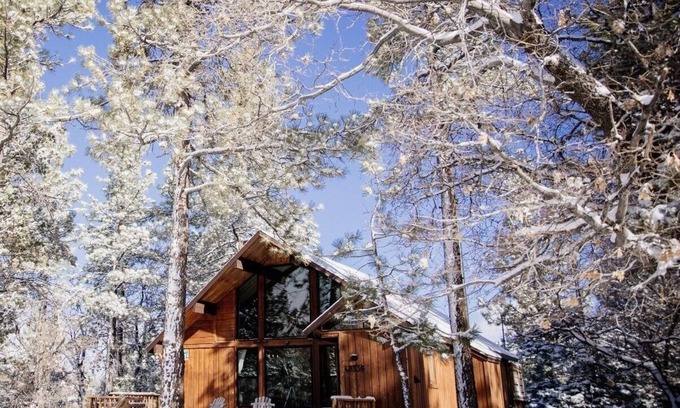 Upper Moonridge Cabin | The Stargazer Chalet-Your Big Bear Experience with Ridgetop and Ski Slope Views!