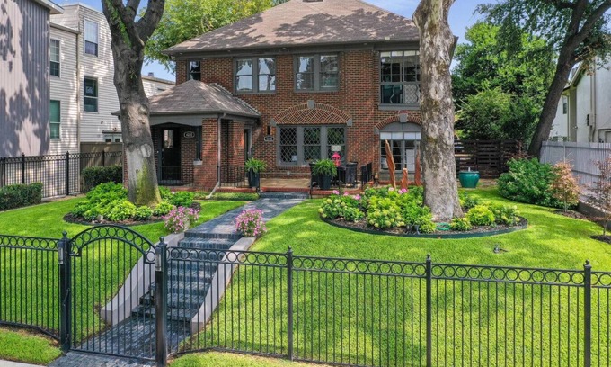 Oak Lawn House | The Stay @ SoCozyBlue - Stay Cozy & Live Luxe in Uptown and Oak Lawn in Dallas