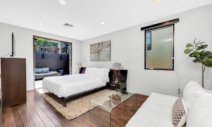 Hollywood Hills House | The Steel Estate