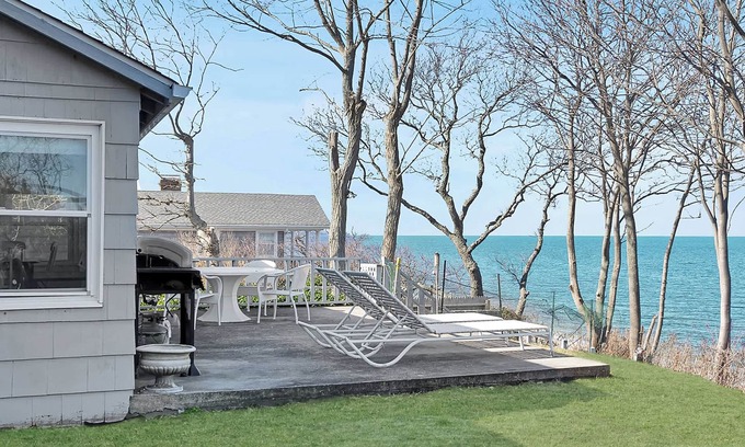 Wading River House | The Stella Beach House: Beachfront & Amazing Views
