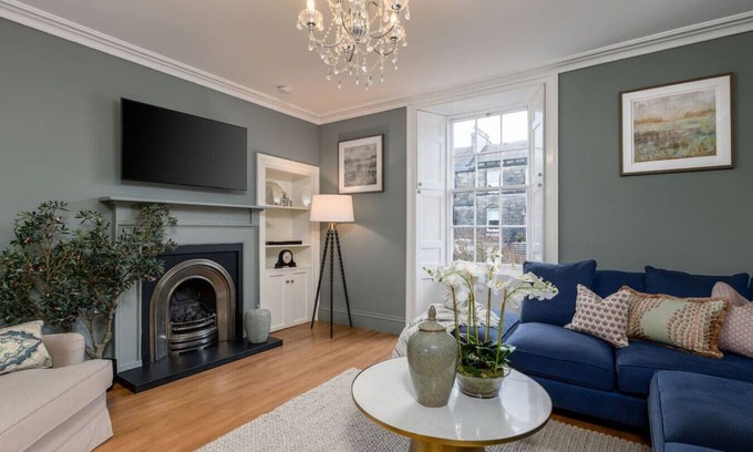 Stirling Apartment | The Stirling Garden Townhouse - Private Courtyard