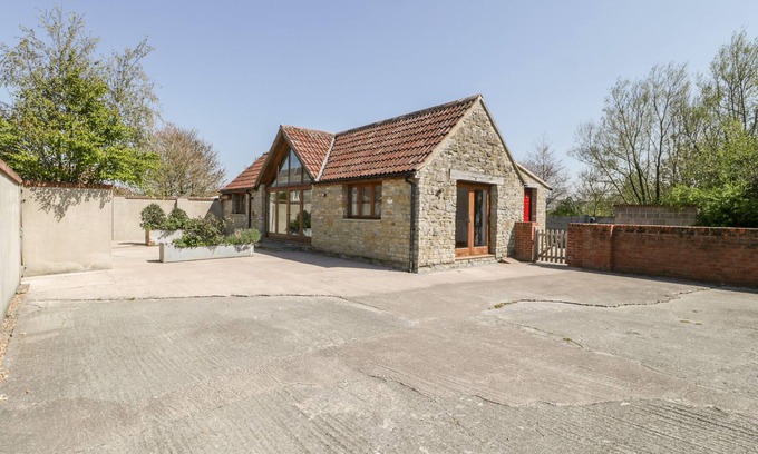 Shepton Mallet Cottage | THE STONE BARN, character holiday cottage in Shepton Mallet