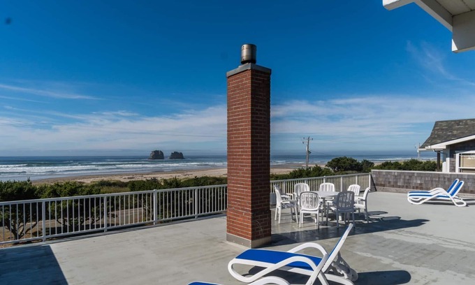 Rockaway Beach House | The Strand at Twin Rocks