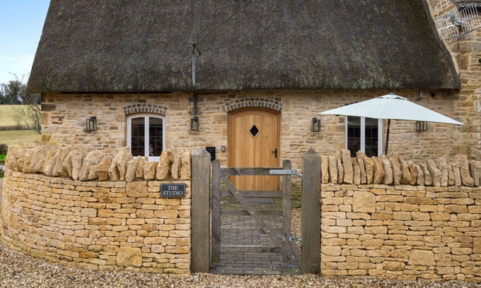 Chipping Campden Cottage | The Studio Cottage - pet friendly in Broad Campden near Chipping Campden