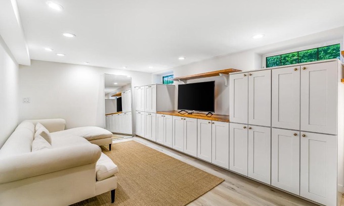 Queen Anne Hotel | The Studio