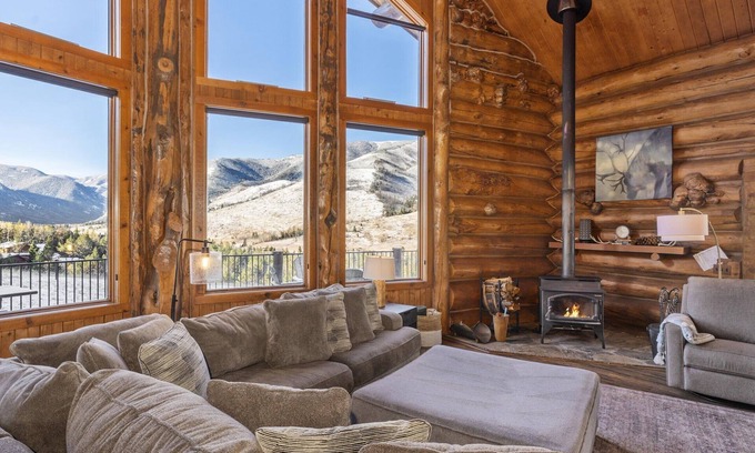 Red Lodge House | The stunning views, Last Best Place offers Wi-Fi, hot tub, and is dog friendly.