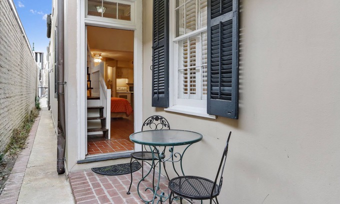 Treme Hotel | The Suite Life - 6BR, 4BA, 10 beds, sleeps 20 - Tour Discounts - French Quarter