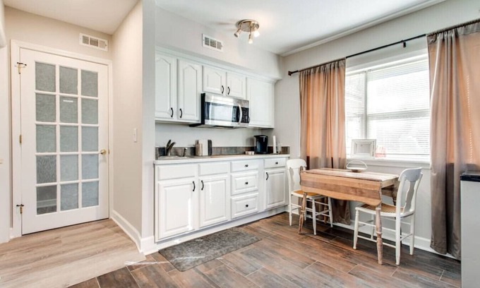Franklin House | The Suite Spot: 1 bedroom
