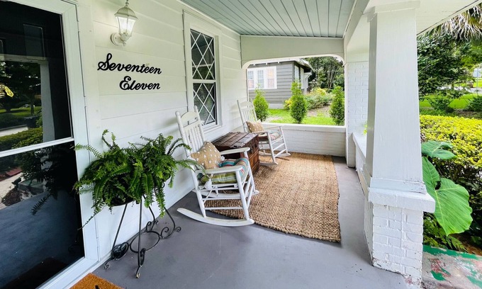 East Hill Cottage | The Sunday Morning Bungalow- Near Downtown & Beach!