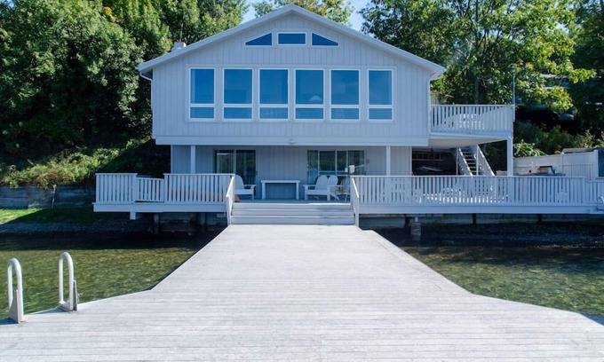 Hammondsport Cottage | The Sunken Cork - Water's Edge Getaway!