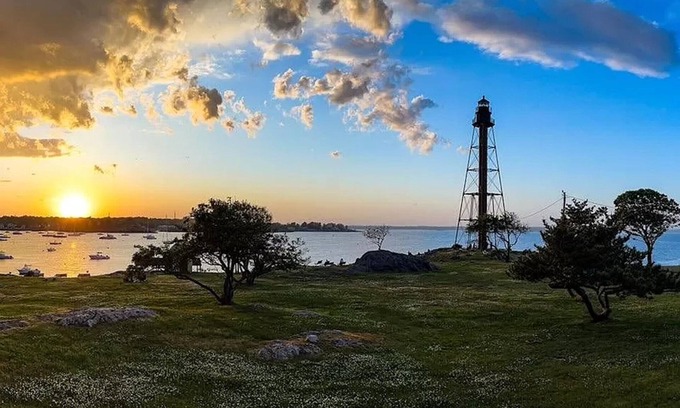 Marblehead House | The Sunset Lighthouse Marblehead - Exclusive Waterfront 3brm/2.5bath Home