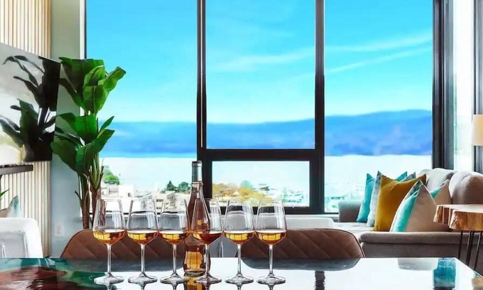 Downtown Kelowna Condo | The Surfside - Downtown