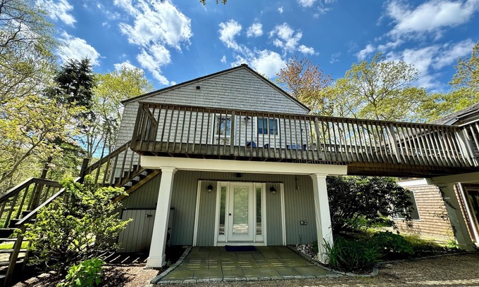Oak Bluffs House | The Sweetest Suite – Beach, kayaks & Starry Nights