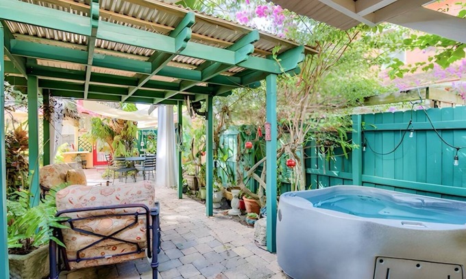Old Northwood Historic District House | The Tango House - Central Stay, Jacuzzi and Garden