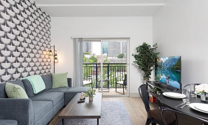 Charlotte Center City Apartment | The Tar Heel | Free Parking, Stunning Views, 2Mins to Stadium, Fast WiFi