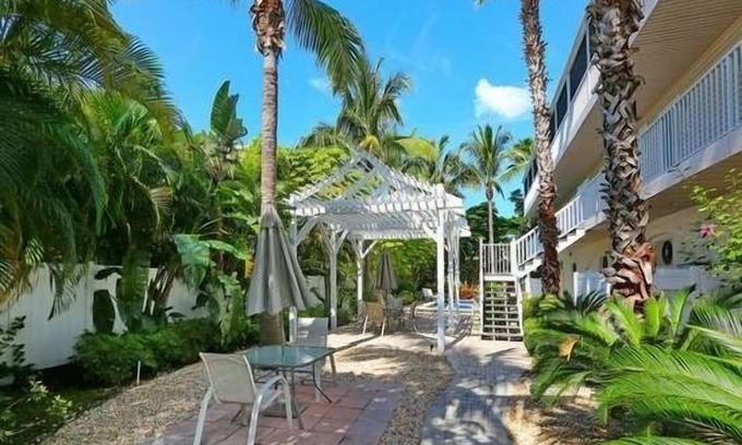 Ilexhurst Condo | The Terrace 3 2 Bedroom Townhouse by RedAwning