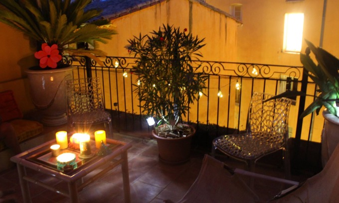Grasse Apartment | the terrace of the Cathedral/5 persons/3 bedrooms