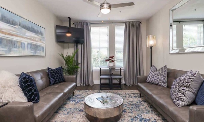 Oxford House | The Texan at 514 by Apex Short Term Stays