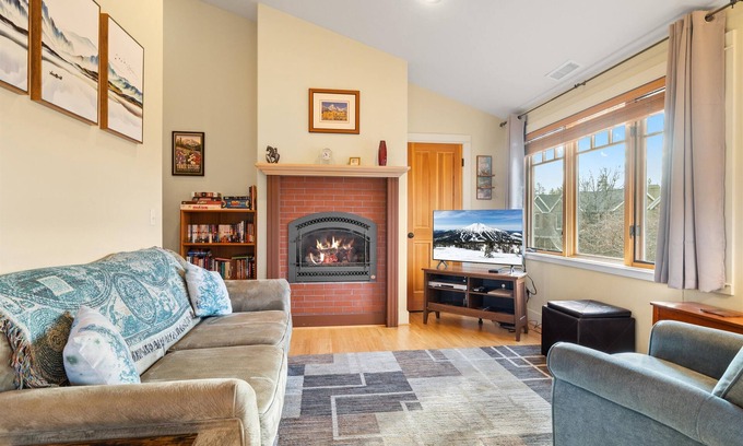 Sisters Condo | The Three Sisters – Incredible Mountain Vacation! Walk to Downtown Sisters!