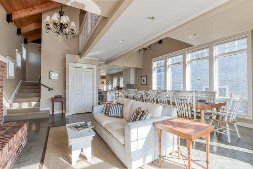 Roads End House | The Tides Inn
