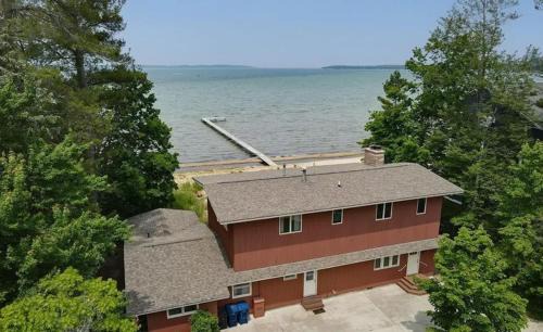 Traverse City House | The Tides on East Bay