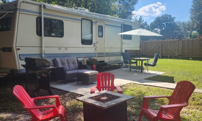 Griffin Heights House | The Tiki Hut RV is Completely Renovated, 2.7 mi, 8 min to Doak Campbell Stadium