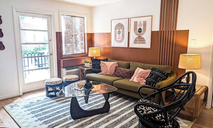 Columbia Apartment | The Tiki Suite | 2BR 2BA | Newly Renovated!