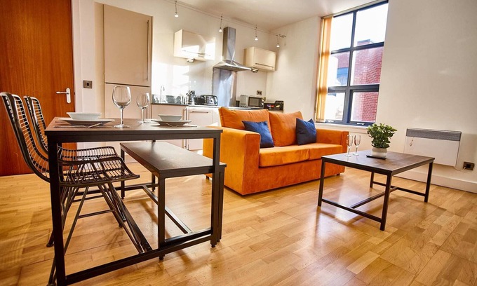 Manchester Apartment | The Tourmaline Suite