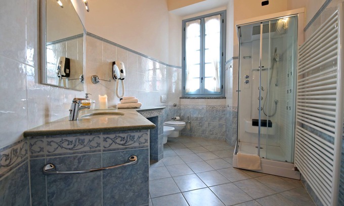 Lezzeno Apartment | THE TOWER : APARTMENT