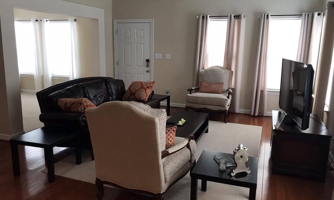 Charlotte House | The town of Retreat