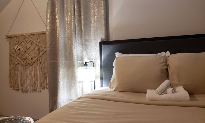 West End Apartment | The Townhouse at The South Side -4 Bed