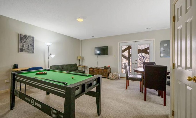 North Raleigh House | The Townhouse by the Creek! Relocation or Vacation