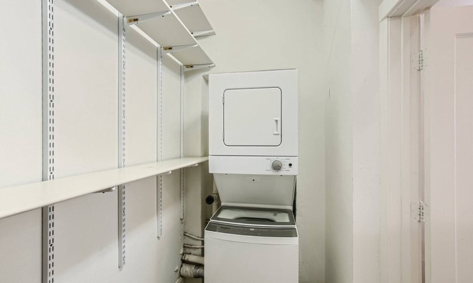 Oak Lawn Apartment | The Tranquil One-Bed - Lemmon 102
