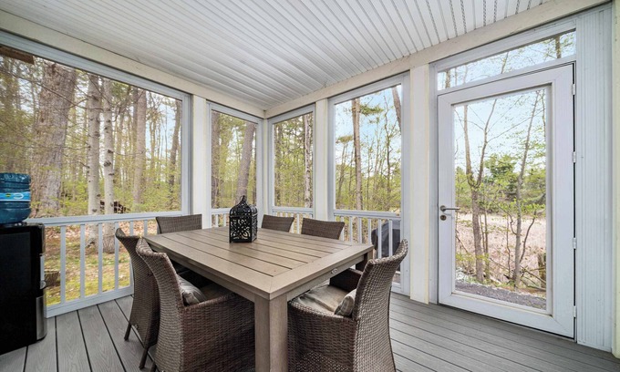 Cherry Valley House | The Tree Frog - 12 Pine Forest