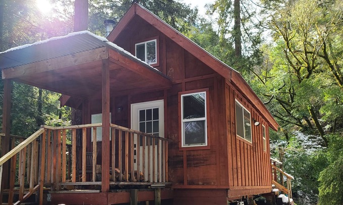 Cazadero Cabin | "The Treehouse" Cabin on 275 acres with Private Hiking Trails, Wineries nearby.