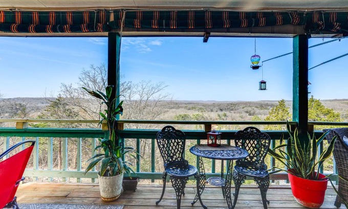 Hardy House | The Treehouse in Cherokee Village Deck and Views