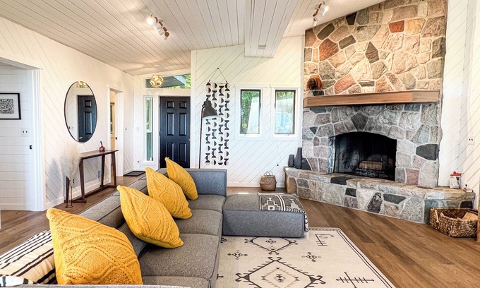 Harbor Springs Cottage | The Treehouse @ Old Trail | Tunnel of Trees | Lake Michigan Access