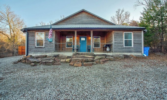 Longtown Cabin | The Triple Nickel Eufaula · Cozy Eufaula Cabin | Hot Tub & Fire Pit Retreat