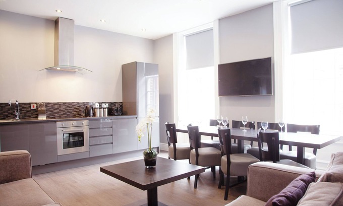 RopeWalks Apartment | The Triplex Georgian Apartment (Sleeps 11)