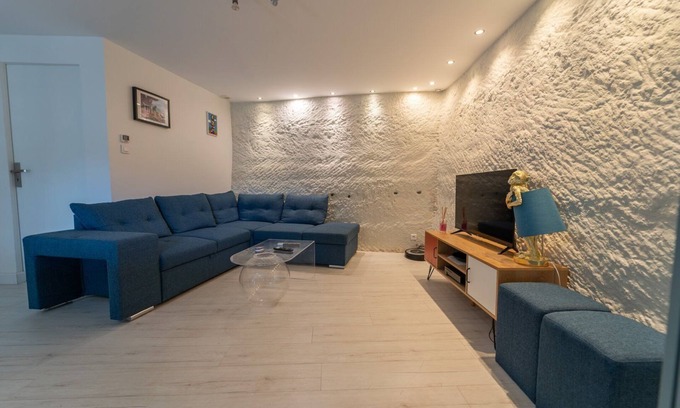 Poitiers House | The Troglodyte house on the edge of Clain
