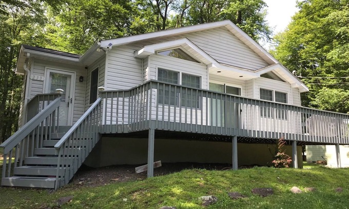 Pocono Lake Ski Chalet | “The Trout House” – your perfect getaway Pocono Lake Home @Arrowhead Lake