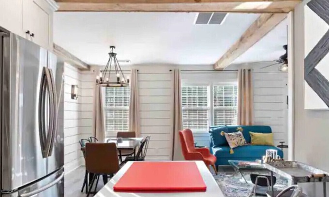 Atlanta House | The Turquoise Door-West Midtown. Minutes from fun!