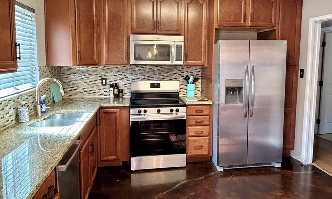 Jewell Heights - Hoffman Heights House | The Ultimate Furnished Rental-Centrally Located