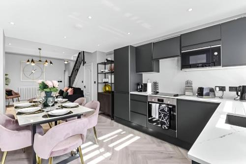 Turkey Street Apartment | The Ultimate Hangout 4BR Modern House with Garden