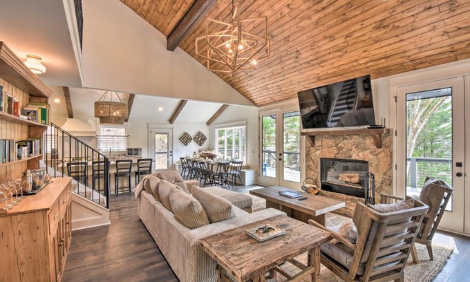 Wiley House | The Ultimate Luxury Retreat on Lake Burton!