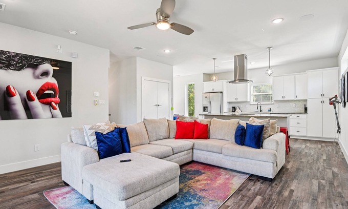 Cedar Crest Apartment | “The Ultimate View: Skyline Luxury Retreat in Dallas”