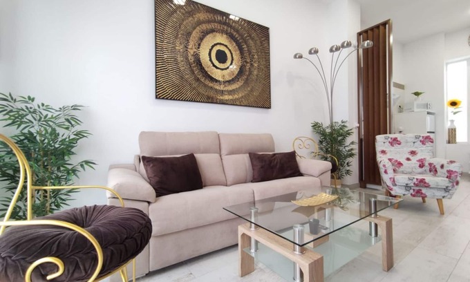 Cruz Roja-Capuchinos House | The Urban Elegnace Suite