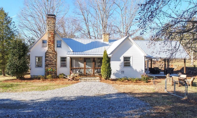 Cleveland House | The Urban Farmhouse Minutes to Wineries